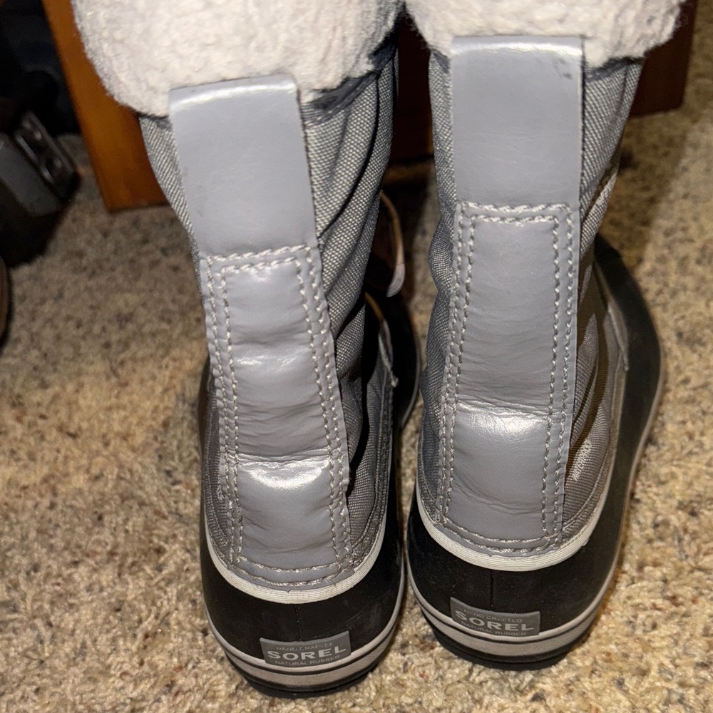 Sorel Gray and Black Boots with White Lining - Picture 2 of 8